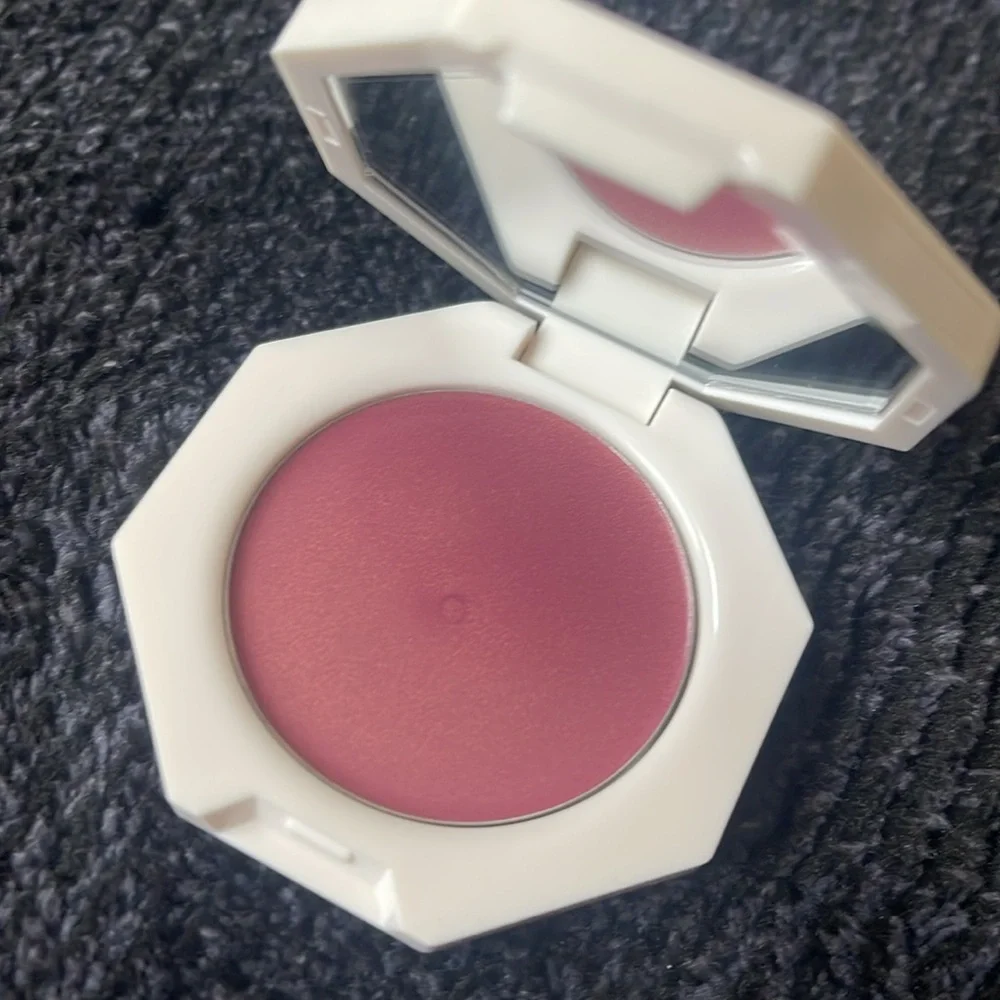 Fenty Cool Berry Cheeks Out Freestyle Cream Blush